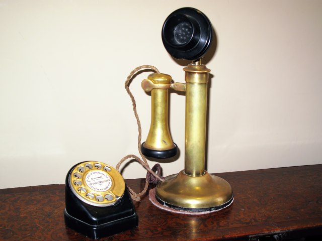 Tehno vremeplov II: Top 5 najstarijih telefona na svetu