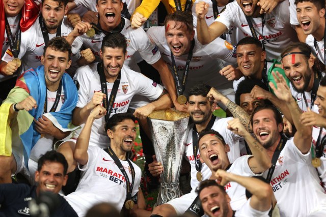 Takmičenje koje svi igraju, a oni osvajaju – Sevilji šesti trofej Lige Evrope! VIDEO
