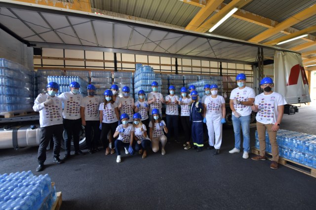 Kompanija NIS donirala 20.000 litara "Jazak" vode bolnicama u Beogradu i Zrenjaninu