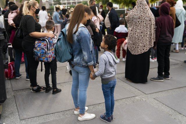 Švedska: Roditelji na vrata kuæe prikovali daske, decu držali mesecima zatvorenu zbog virusa