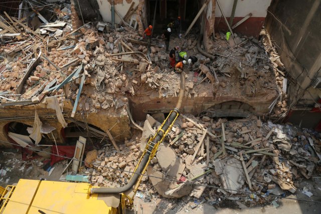 Spasioci mesec dana nakon eksplozije u Bejrutu traže preživele