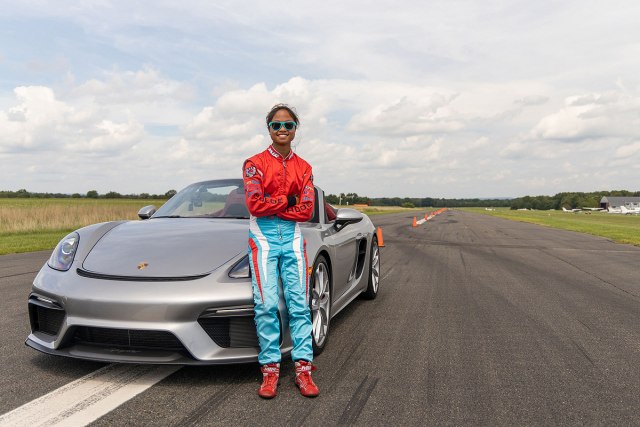 Zaboravite na predrasude, ova 16-godišnjakinja vozi Porsche brže i spretnije od svih VIDEO