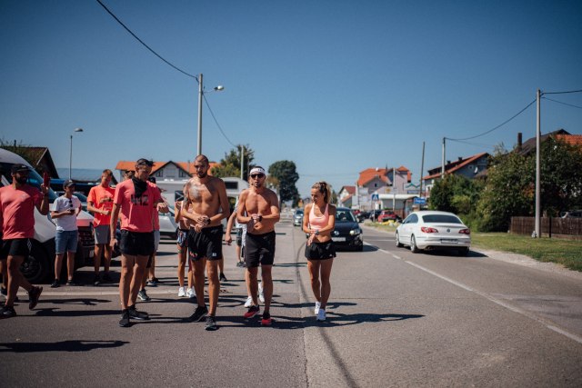 Posle 19 sati, tim od šestoro trkača prešao 280 kilometara