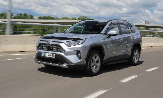 Test: Toyota RAV4 2.0 AWD CVT Elegant – benzinac u punom sjaju
