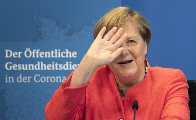 "Merkel hesitates"