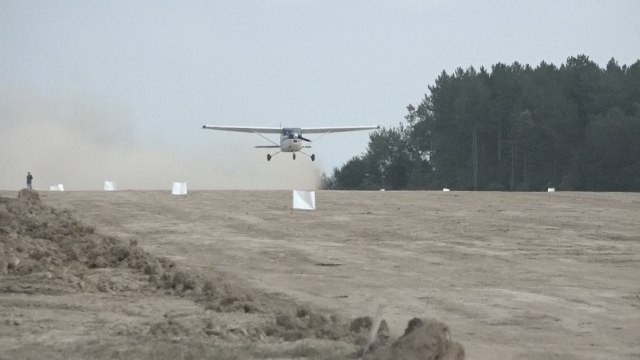 Veliki dan za Gornji Milanovac: Nakon osam decenija prvi avion sleteo na aerodom Galovići FOTO