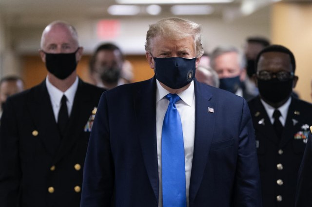 "Tramp bio svestan opasnosti od koronavirusa kada je umanjivao njegov znaèaj"; Predsednik SAD negira