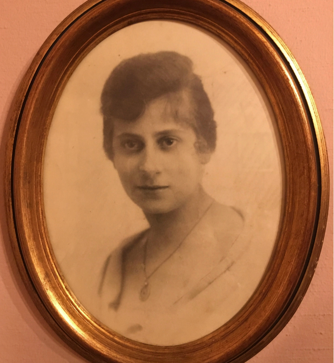Helenina i Anina majka Sesil Bah/BBC