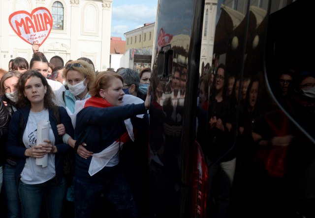 Hiljade ljudi rasterano sa ulica Minska