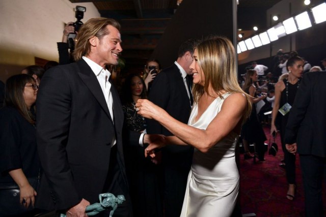 Bred Pit i Dženifer Aniston razmenili nežnosti: "Tako si seksi" VIDEO
