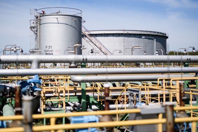 "Ukida se blokada proizvodnje nafte na mesec dana"