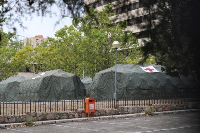 Španija najavila "drastiène mere": Broj zaraženih raste, postavljeni šatori za trijažu FOTO