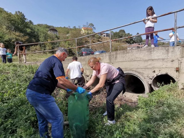 Volonteri udruženja "Moje naselje" obeležili su Svetski dan èišæenja na Voždovcu