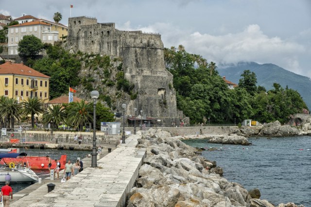 Korona različito uticala na turiste u Herceg Novom: Podaci očekivani