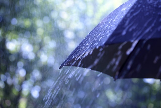Nevreme i obilne padavine u Hrvatskoj: RHMZ objavio kada se kiša i gmrljavina oèekuju u Srbiji