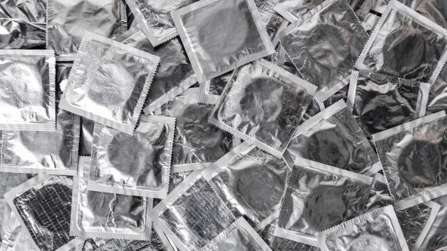 Zaplenjeno više od 320.000 korišćenih kondoma