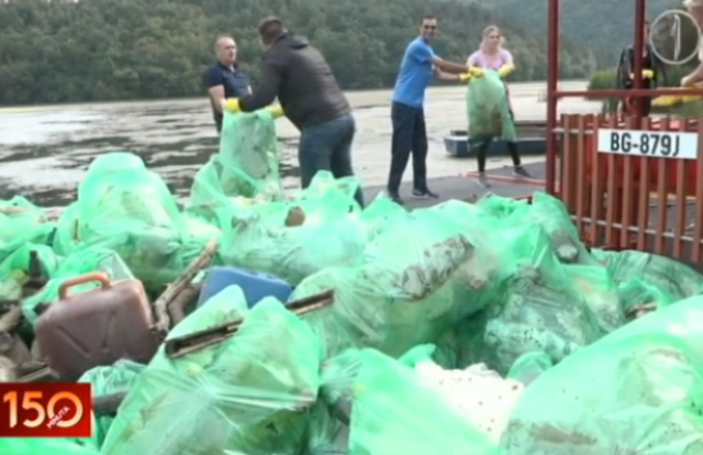 Plutajuæi otpad sa plinskom bocom umesto turistièkog bisera Srbije: "To je jeziva slika" VIDEO