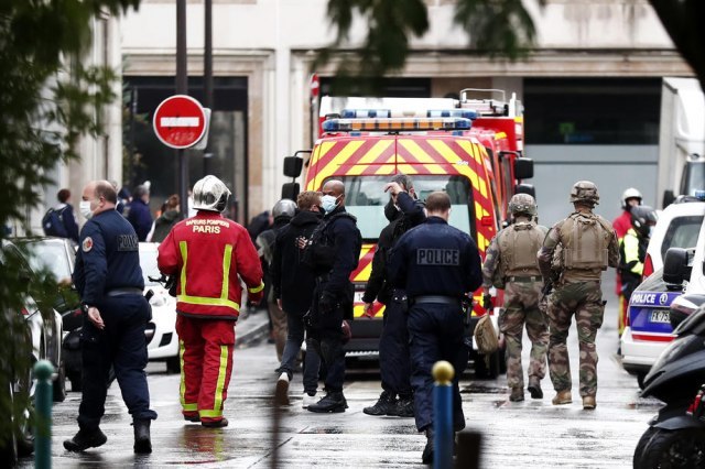 Knife attack near former Charlie Hebdo editorial office: Suspect arrested VIDEO/PHOTO