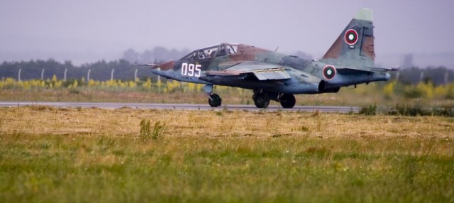 Komšijama isporučeni prvi remontovani avioni SU-25 iz Belorusije VIDEO