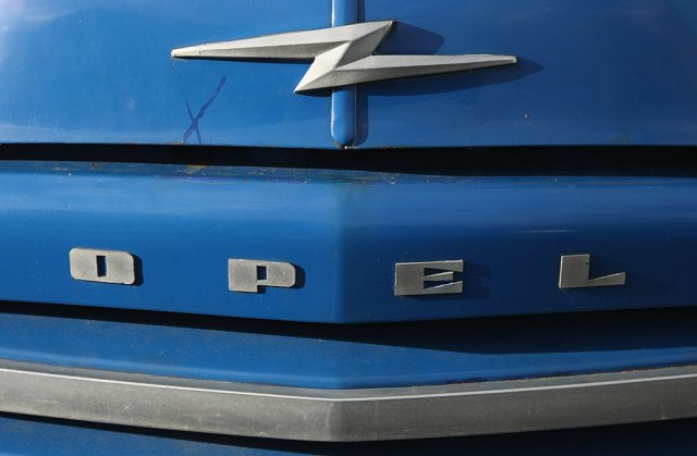 Crash test: Opel se zakucao u autobus pri brzini od 208 km/h VIDEO