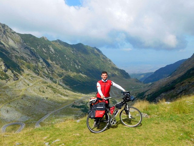 Stefan je biciklom prešao hiljade kilometara: "Lavina me nosila u provaliju od 400 metara" FOTO