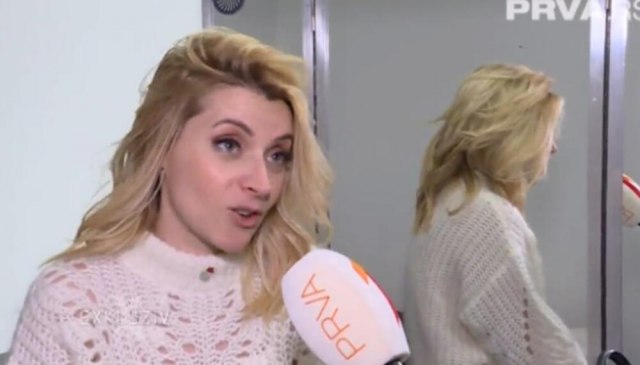 Srpska glumica pozirala u liftu: Njena majica ima poruku i o vaspitanju FOTO