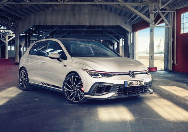 Debitovao Golf GTI Clubsport sa 300 