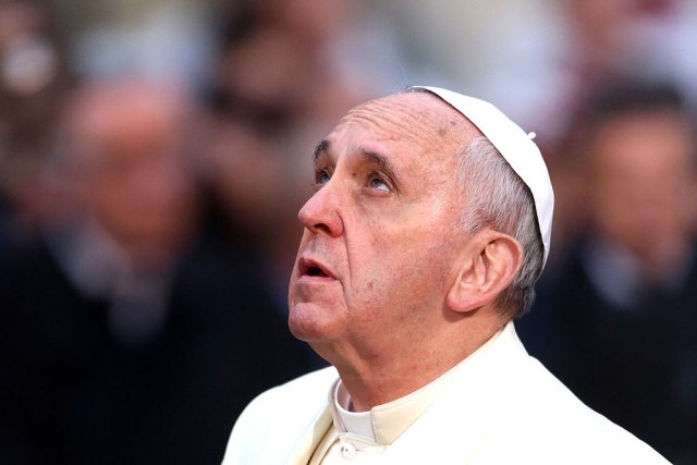 Internet gori od montaža fotografija pape Franje FOTO