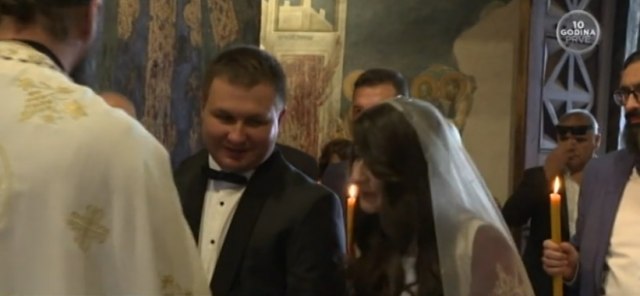 Tu im je veza i poèela; par iz Makedonije venèao se u Graèanici uz "Oj Kosovo, Kosovo" VIDEO