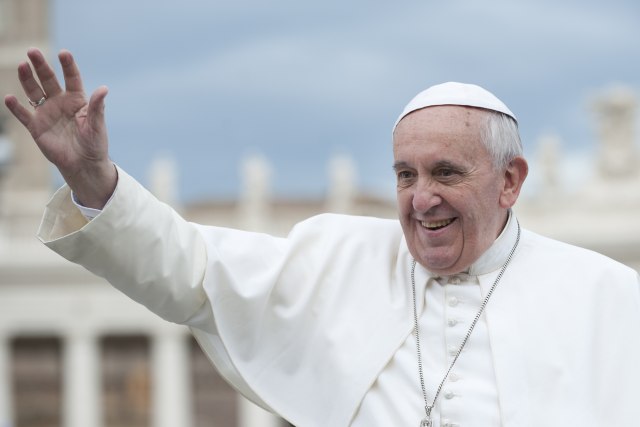 Papa Franja prvi put sa maskom na molitvi za mir u svetu