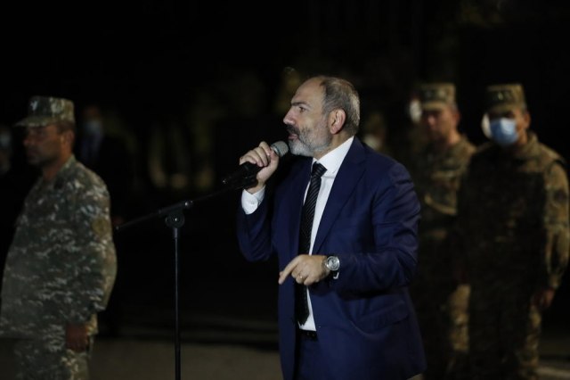 Jermenski premijer pozvao građane na front: 
