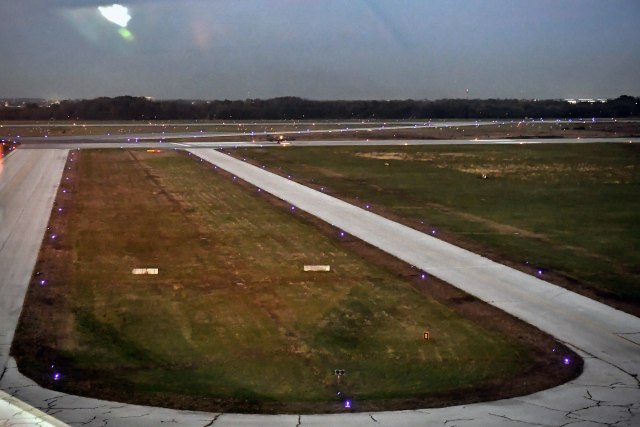Aerodrom u Batajnici u punom sjaju posle 21 godine: Završena svetlosna signalizacija FOTO
