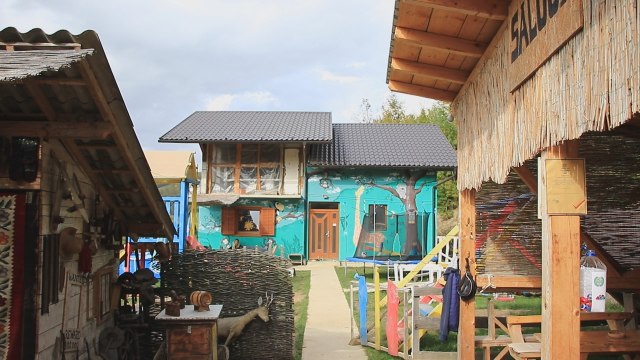 Hteo da zadrži porodicu na selu: Milovanovu oazu sada posećuje na stotinu gostiju FOTO/VIDEO