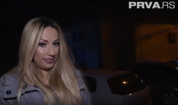 Ovo je BRAT Rade Manojlović i takođe je poznati PEVAČ!