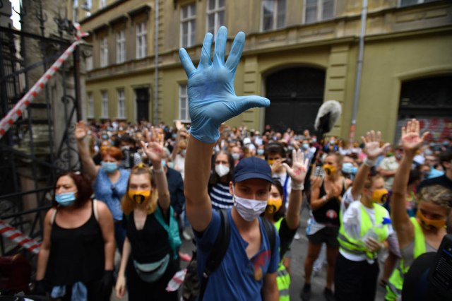 Hiljade studenata na ulicama Budimpešte protestuje protiv vlade FOTO