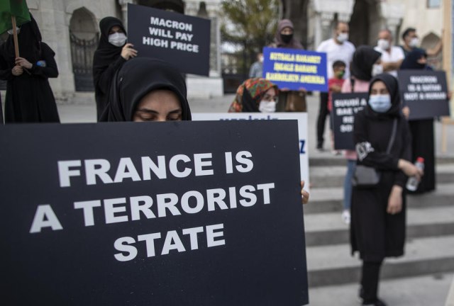 Francuska se ne odriče karikature Muhameda - islamske zemlje se odriču francuskih proizvoda