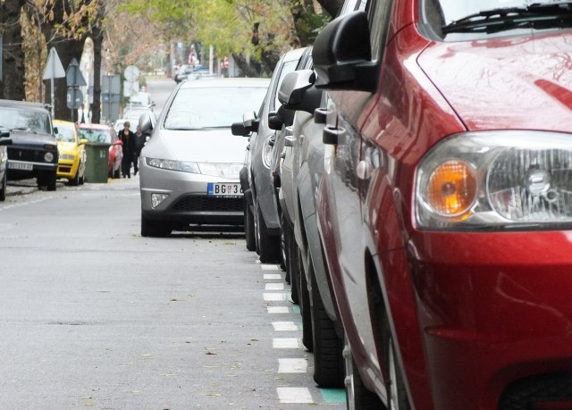 Eksperti: Država subvencioniše kupovinu hibridnih vozila umesto da reši uzroke zagaðenja