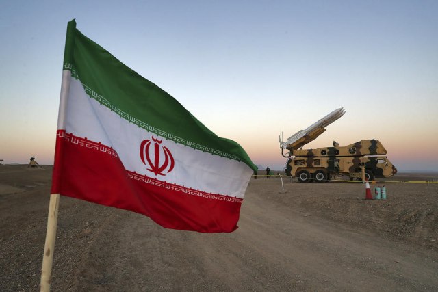 "Crvena linija": Iran rasporeðuje vojsku duž granica VIDEO