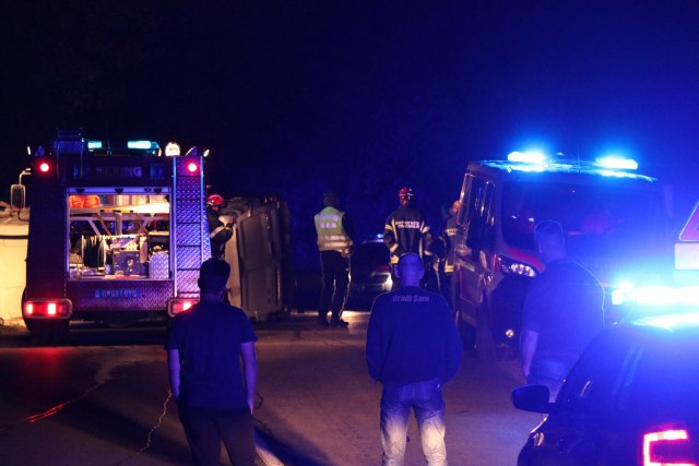 Saobraćajna nesreća kod Čačka: Prevrnuo se kombi, vozač nastradao FOTO