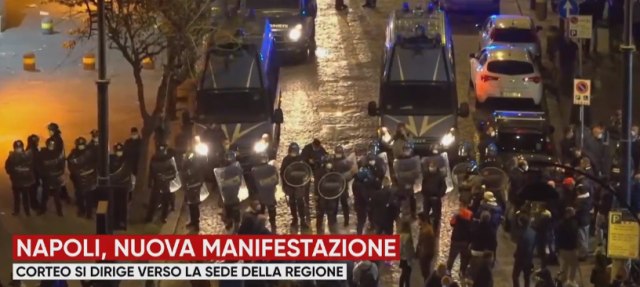 Molotov cocktails, blocked traffic: Italians on the streets due to new measures VIDEO