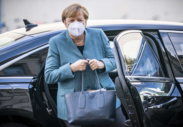 Merkelova odluèila: Èetiri nedelje
