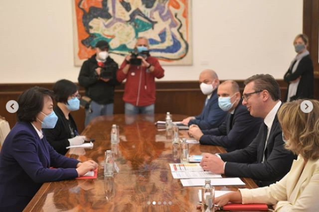 Sastanak Vučića i ambasadorke Kine FOTO