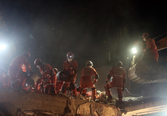 Najmanje 71 žrtva zemljotresa u Turskoj i Grčkoj