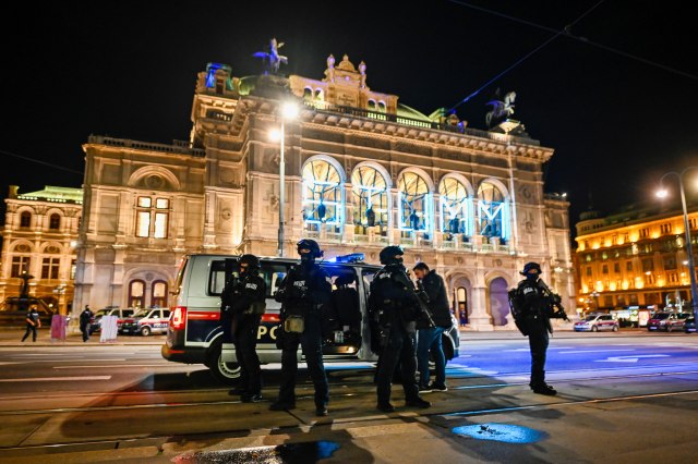 GALERIJA Besana noæ u Beèu; Policija i vojska tragaju za teroristima