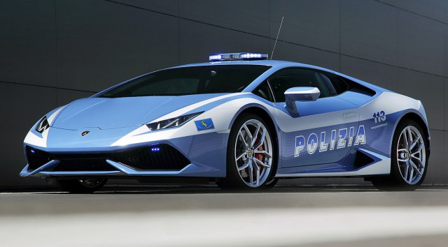 Ponekad brzina spasava život – policijski Lamborghini prevezao bubreg za transplantaciju VIDEO