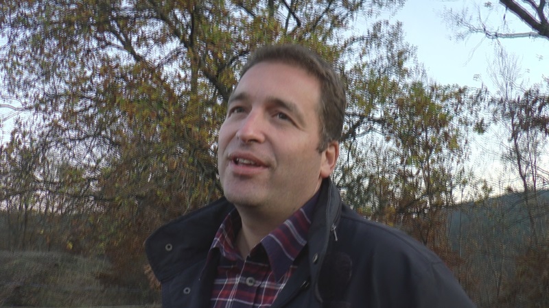 Dr Savić odbio je da ode u inostranstvo i radi za velike pare: Ostao je ovde da našim ljudima pokreće nerve, vraća pokret, život