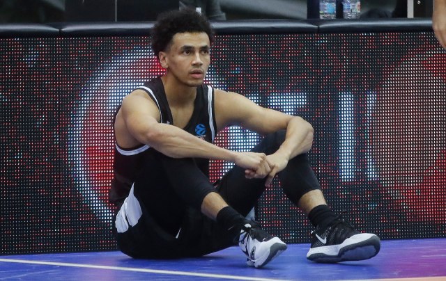 Pejdž rešetao, Tomas "slomio" Uniks posle drame! VIDEO