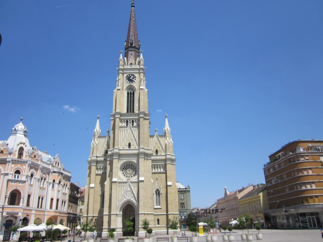 Obustavljeni sanitarni pregledi i rad savetovališta za ishranu u Novom Sadu