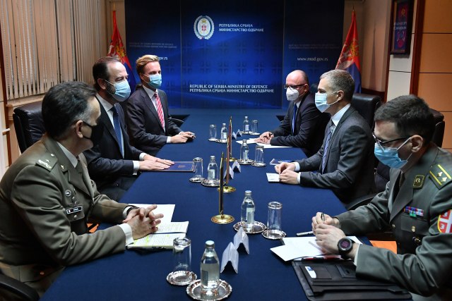 Stefanović sa Pluhom i Vitaleom o saradnji sa NATO