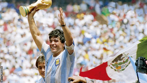 Fudbal i Dijego Maradona: Legendarni fudbaler preminuo u 60. godini